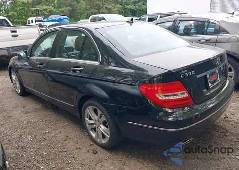 2013 Mercedes-Benz C 300 Luxury 4Matic/Sport 4Matic из США, поврежденный, VIN WDDGF8AB2DR274240